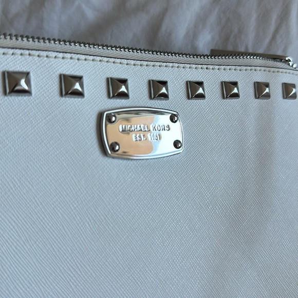 Michael Kors white clutch - Picture 4 of 8